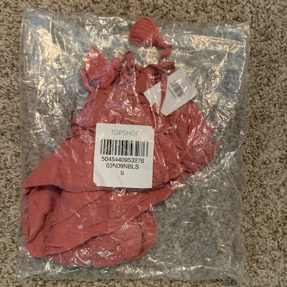 Cute cold shoulder play suit by TOPSHOP ✨ - Picture 3 of 4